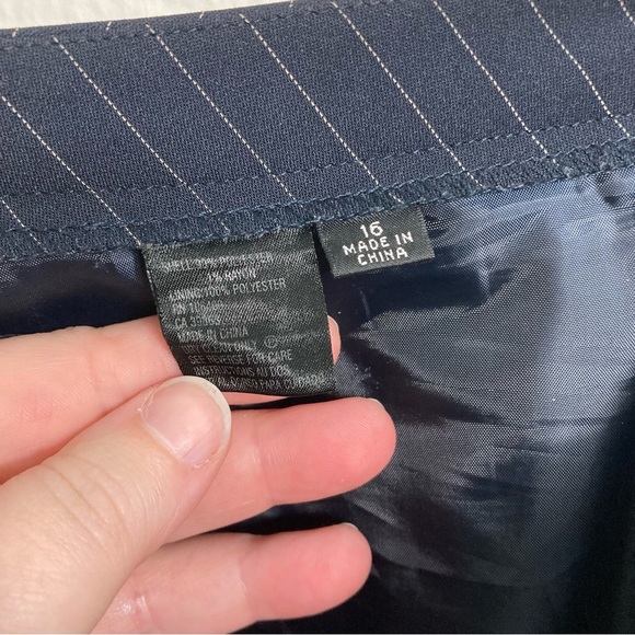 Tahari Pinstripe Slacks - Blue - Size 16 - Picture 5 of 8